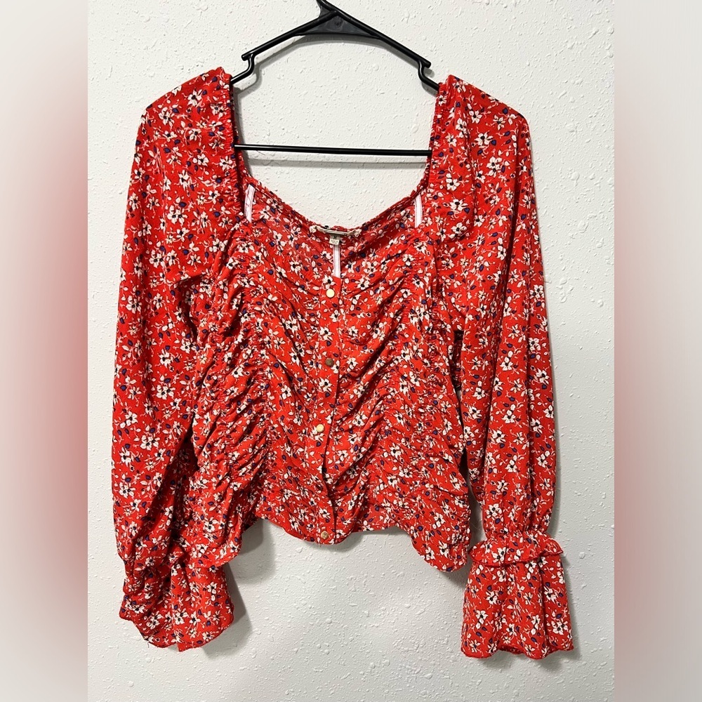 Gimmicks by BKE Red and White Puff Sleeve Ruched Blouse